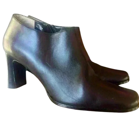 Details Leather Brown booties. NEW. 7.5. Excellent Condition. Zip sides 3” heel - Picture 1 of 14